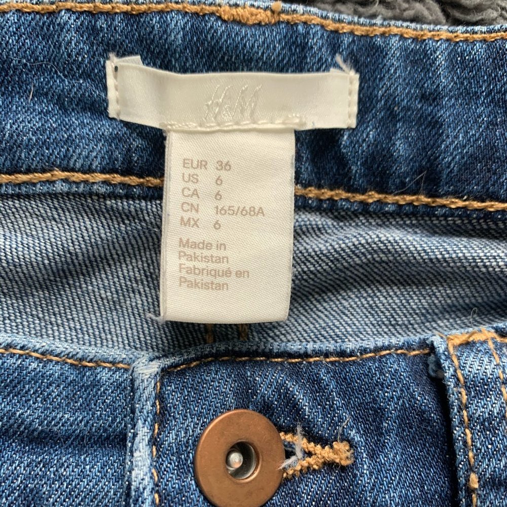 HM Mid Rise Jean Shorts - Picture 3 of 3